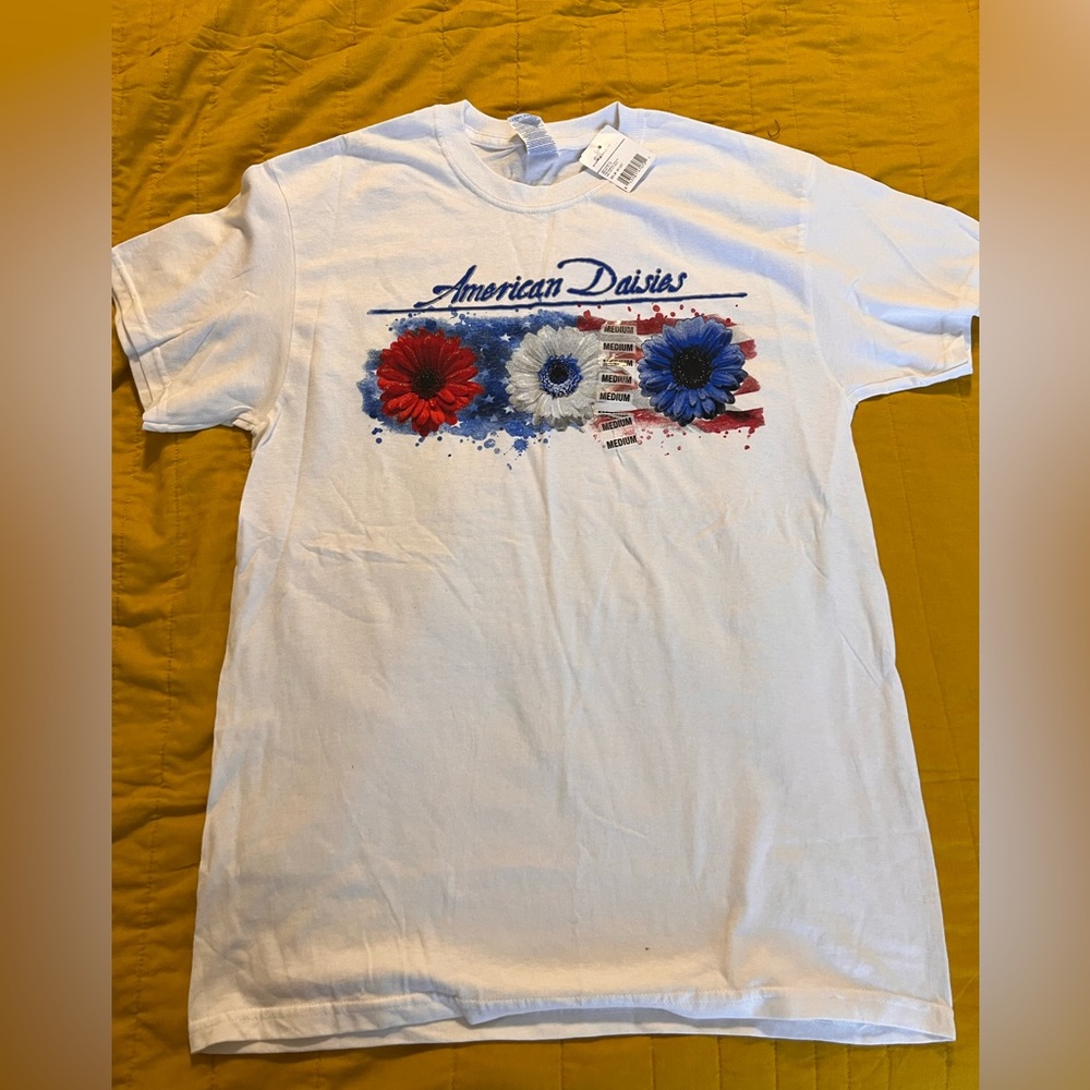 American daisies red whit and blue tee. Size med